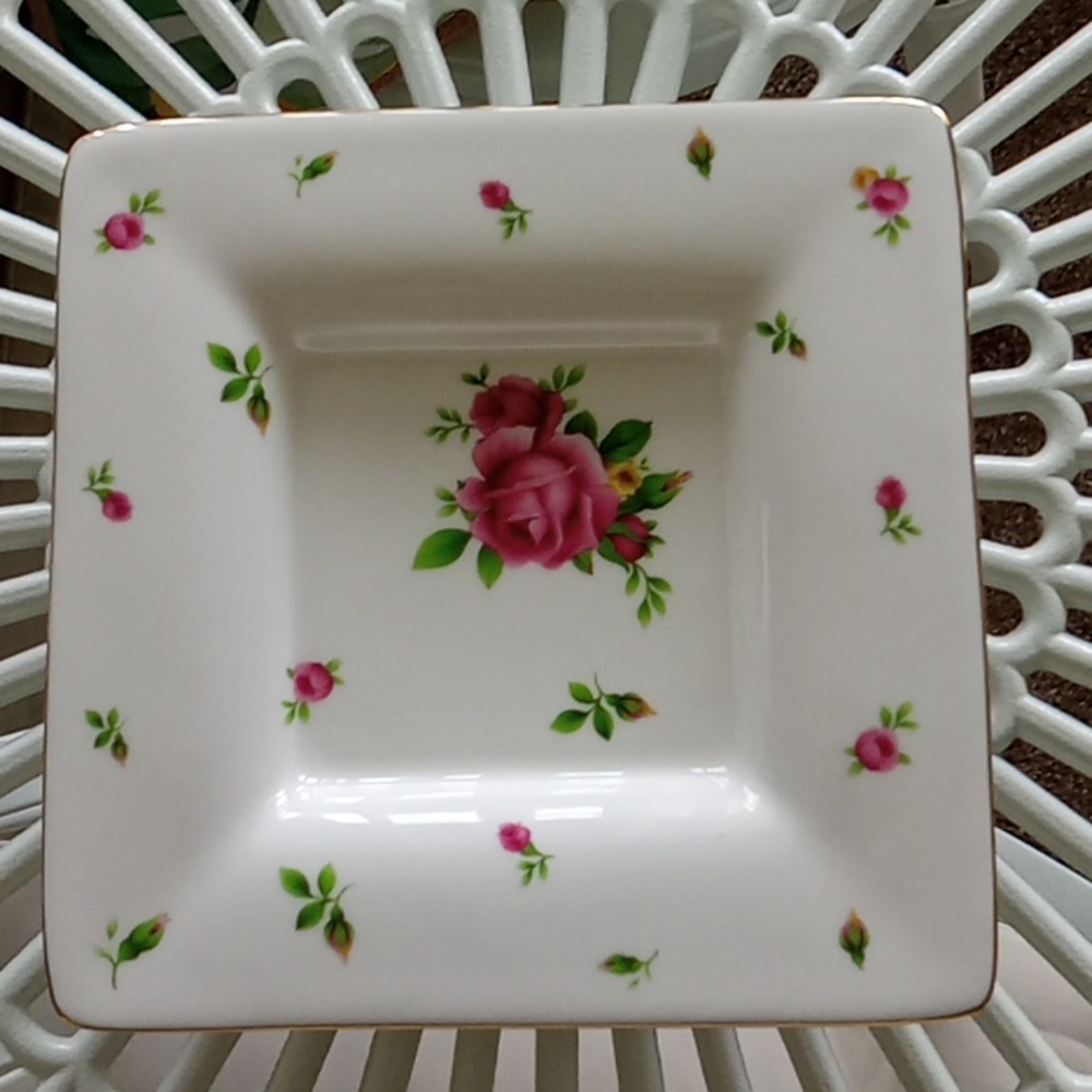 Royal Albert New Country Roses Square Tray Plate